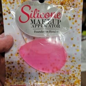 Evri silicone makeup applicator